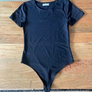 EUC Babaton short sleeve contour body suit in black size medium